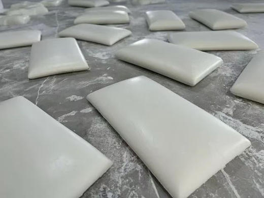 亏本清仓❗️睡一晚就忘不掉的枕头❗️ 某朵同款记忆枕❗️仰睡头部自然下陷❗稳稳支撑颈椎❗侧睡不压脸耳 商品图11