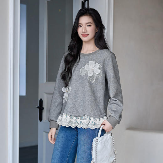 奢姿大码女装2025秋季胖妹妹时尚减龄蕾丝拼接设计花朵装饰上衣9953135230 商品图0