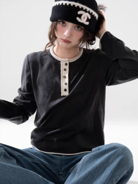 浮生八记/25C192/英式复古松弛羊毛错落纽扣亨利领长袖打底衫