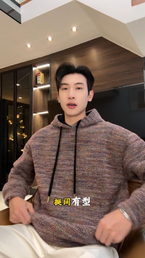 WY1239SDSA男士秋冬新款痞帅男装潮牌彩色绒毛抽绳连帽卫衣百搭套头上衣 商品图0