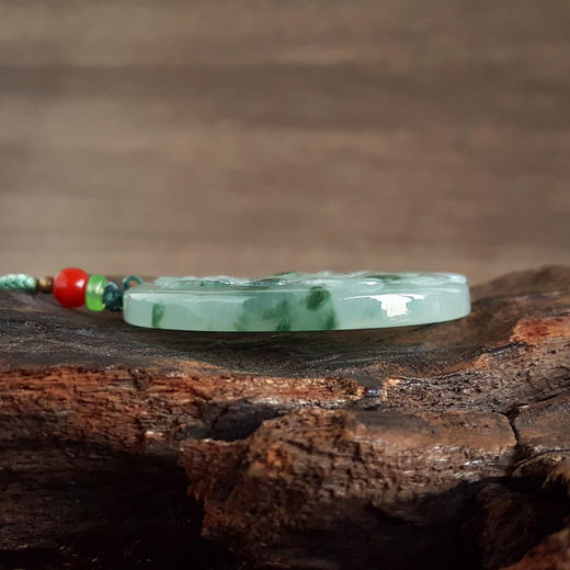 【天然正品】A货翡翠天然细腻糯冰种飘蓝花观音坐莲（平安安乐）平安无事牌翡翠吊坠项链中性010725AH61 商品图6