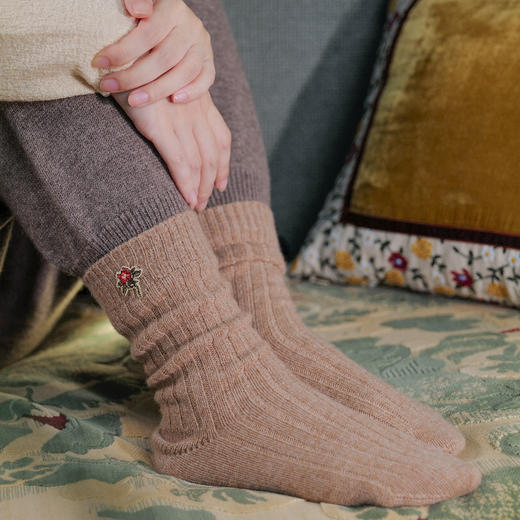 暖袜 100%山羊绒提花 可爱饰绣 松软无骨中筒袜 堆堆袜 山林曦照 商品图3