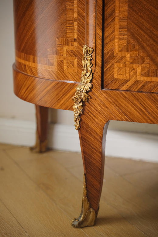 独角鹿西洋古董1890年代法国出品古典卷叶纹铜鎏金精雕装饰大理石台面繁花缎带主题细木镶嵌边柜 商品图5