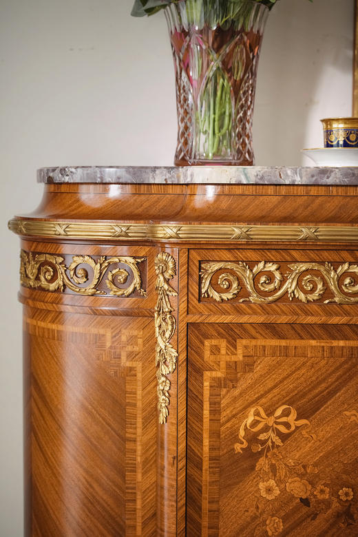 独角鹿西洋古董1890年代法国出品古典卷叶纹铜鎏金精雕装饰大理石台面繁花缎带主题细木镶嵌边柜 商品图3