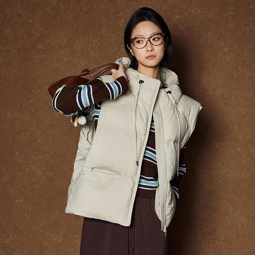 反季清仓！【鹅绒泡芙款马甲1106】甄选鹅绒填充 绒朵大羽梗小 手感蓬松 立领连帽 四重锁绒 商品图5