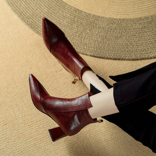 【预售5天】秋冬新款牛皮拼接复古尖头气质粗跟马丁靴侧拉链高跟短靴DB&M6070 商品图2