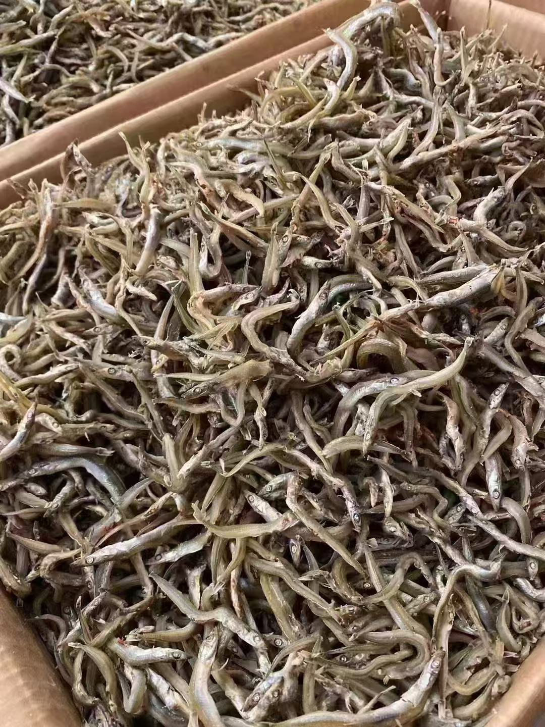 🔥正宗大连长海县小楼岛野生小银鱼，岛里人特别喜欢他的鲜美，干度好、不咸，直接空口吃都是贼鲜溜的味道，稀饭喝酒必备。 蒸炒炸，油煎一下，怎么做都好吃。2斤装，全国包邮。