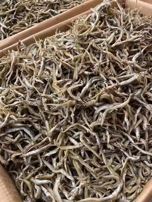 🔥正宗大连长海县小楼岛野生小银鱼，岛里人特别喜欢他的鲜美，干度好、不咸，直接空口吃都是贼鲜溜的味道，稀饭喝酒必备。 蒸炒炸，油煎一下，怎么做都好吃。2斤装，全国包邮。 商品图0