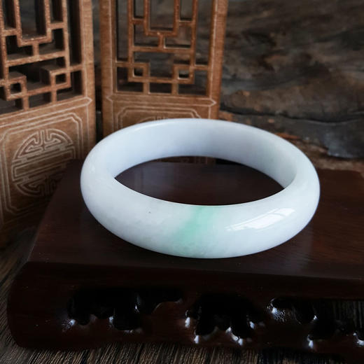 【天然正品】A货翡翠天然正桩细腻无裂纹糯种春彩飘阳绿58号翡翠手镯58号（皆取最大值）女士230325AH42现售价：1980 商品图7