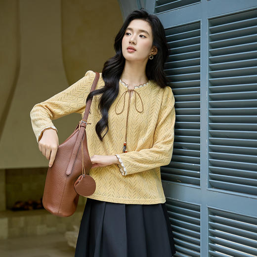 奢姿大码女装2025秋季时尚镂空花纹设计气质系带流苏装饰针织上衣9953294359 商品图0