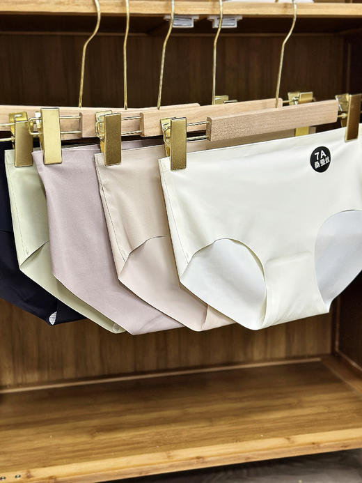 【多妈团购 古今内裤男女内裤】女款：轻薄无痕，7A桑蚕丝底裆，上身裸感，告别闷热  男款：5A石墨烯抑菌抗菌底档，95%精梳棉!触感柔软-君图 商品图2