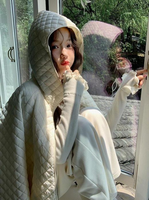 💥疯狂打Call🔥超级大爆款❗️【AUChris张贝贝同款连帽菱格棉服AUC103101】❣️上身无敌减龄❗️显瘦不臃肿❗️颜值超高❗️ ✅面料轻盈不闷热，真正防风微防水又透气 商品图1