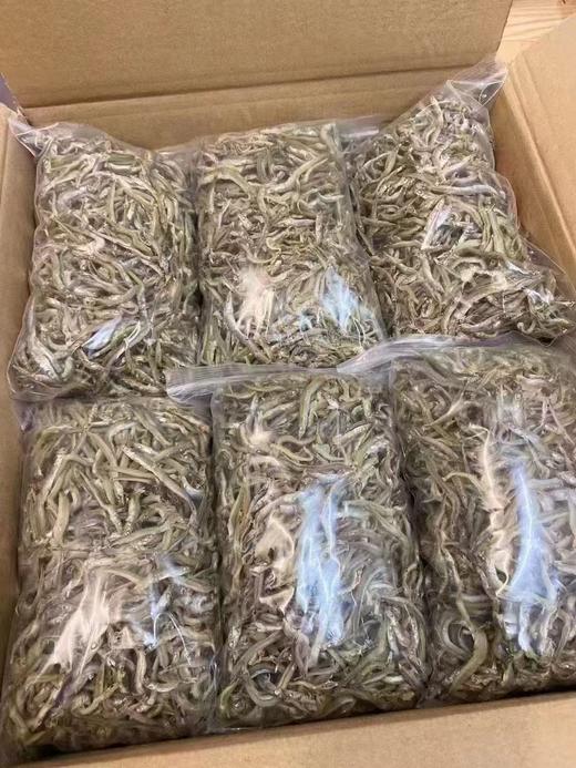 🔥正宗大连长海县小楼岛野生小银鱼，岛里人特别喜欢他的鲜美，干度好、不咸，直接空口吃都是贼鲜溜的味道，稀饭喝酒必备。 蒸炒炸，油煎一下，怎么做都好吃。2斤装，全国包邮。 商品图2