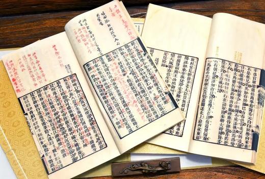 五色套印本、五家评本《杜工部集》，一函，全8册，16开，杜甫著，清 卢坤辑录，据清道光云叶庵五色套印《五家评本·杜工部集》影印，售价1980 商品图12