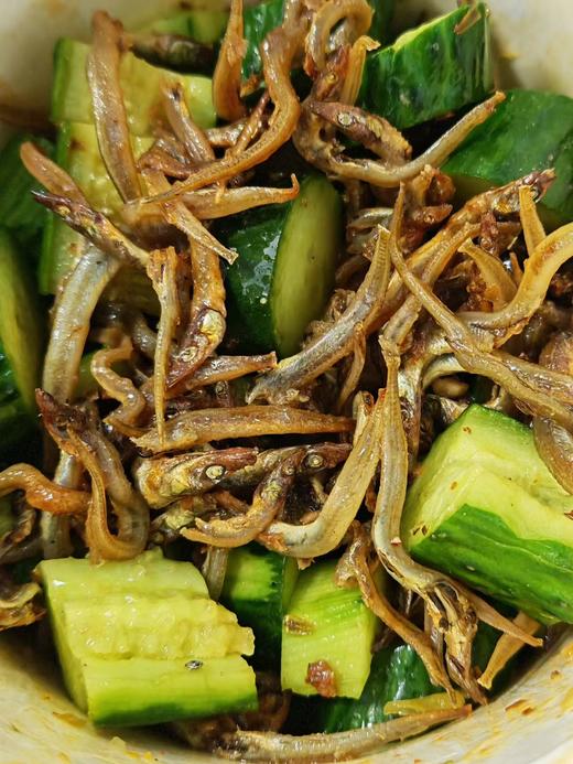 🔥正宗大连长海县小楼岛野生小银鱼，岛里人特别喜欢他的鲜美，干度好、不咸，直接空口吃都是贼鲜溜的味道，稀饭喝酒必备。 蒸炒炸，油煎一下，怎么做都好吃。2斤装，全国包邮。 商品图3