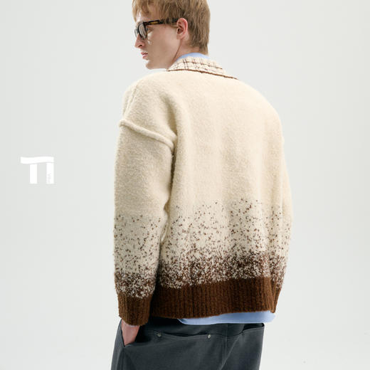 TIWILLTANG启世录“炙御棂耀” 渐变重磅羊毛针织撞色V领廓形毛衣 商品图3