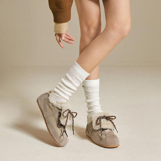 千百度薄底时尚雪地靴女毛毛鞋复古德训鞋勃肯鞋短靴A25663502 商品图3