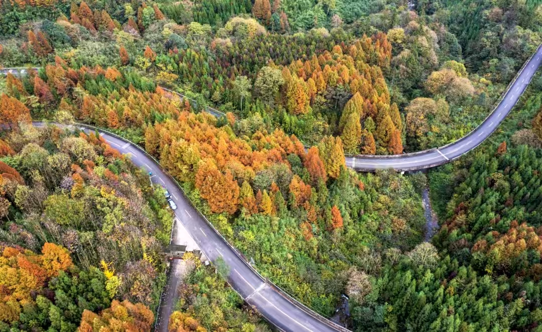 【崇州拉菲玺龙温泉酒店】199起抢高级房1晚+2大1小早餐+泡半山温泉＋健身房，度假泡汤好去处~