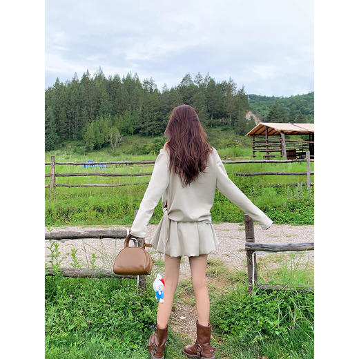 【129元任选2件】现货！杏色露肩上衣 or 杏色短裙 商品图4