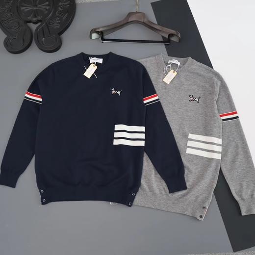 D110631新品胸前小狗刺绣袖臂色织四道杠针织毛衣情侣款 商品图4