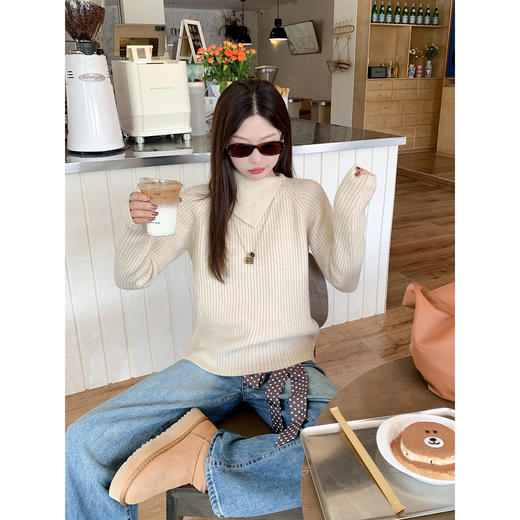 【149元任选2件】现货！杏色不规则大翻领毛衣 商品图2