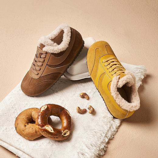 千百度薄底加绒德训鞋雪地靴女毛毛鞋保暖运动休闲鞋A25602601 商品图1