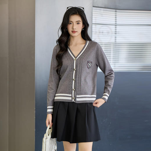 奢姿大码女装2025秋季时尚条纹装饰针织开衫胖妹妹气质简约上衣9853353686 商品图4