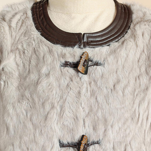 仿貂毛外套短款小个子小香风，气质优雅女装厚款皮毛上衣CC-YIYI-JK25B22-Y 商品图3