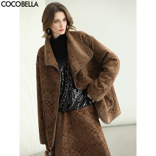 COCOBELLA新中式祥云纹植绒提花棉服女秋冬大翻领外套MF3238 商品图0