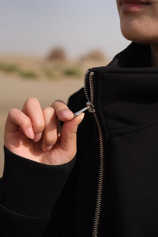 【乘风破浪的姐姐延展款】男女同款空气层美式复古装饰织带卫衣 商品图4