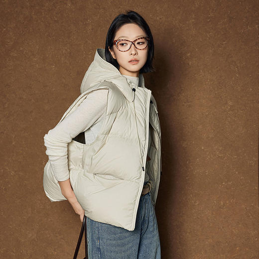 反季清仓！【鹅绒泡芙款马甲1106】甄选鹅绒填充 绒朵大羽梗小 手感蓬松 立领连帽 四重锁绒 商品图3