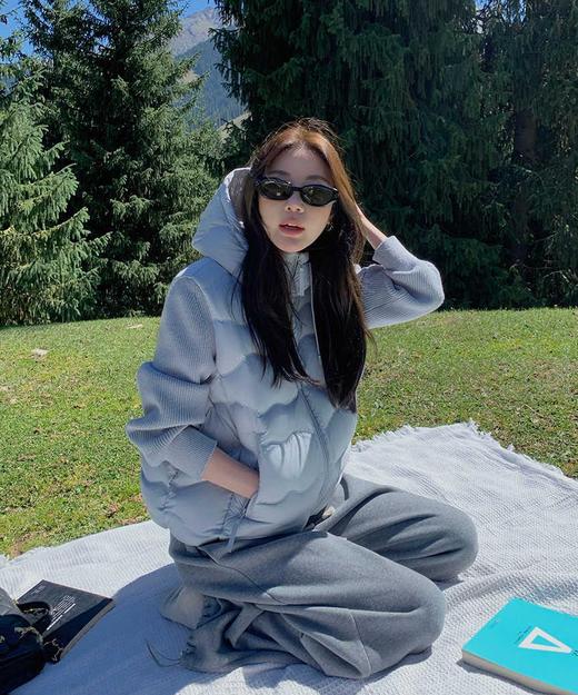 💥白月光❗️狠白富美❗️张贝贝同厂货源🌸【AUChris针织袖拼接羽绒服ACYSDYP202512】🔥当之无愧显瘦第1⃣️名的轻型羽绒服，🉑一扫以往羽绒服臃肿的刻板印象 ‼️上身轻暖有型  商品图2