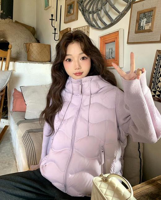 💥白月光❗️狠白富美❗️张贝贝同厂货源🌸【AUChris针织袖拼接羽绒服ACYSDYP202512】🔥当之无愧显瘦第1⃣️名的轻型羽绒服，🉑一扫以往羽绒服臃肿的刻板印象 ‼️上身轻暖有型  商品图1