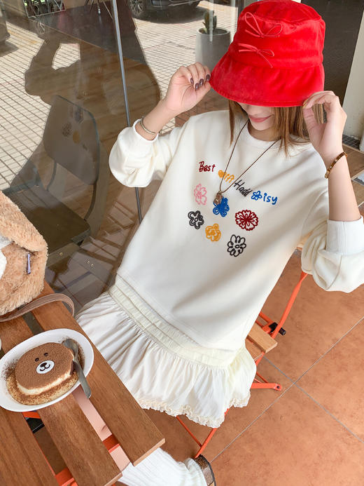 【169元任选2件】现货！杏色彩色绣花卫衣裙 商品图8