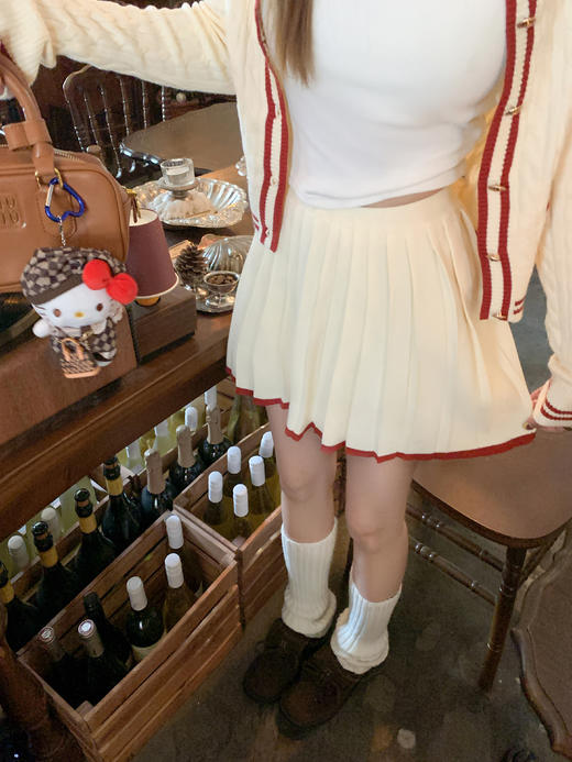 【269元任选2件】现货！成本巨贵，拍下包赚！杏色撞红色边毛织系扣上衣+毛织短裙两件套 商品图13