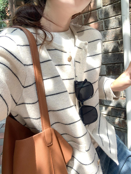 <曾小咸推荐> 现货秒杀！微信超特价！杏黑条毛衣开衫 日常199.99 立减100 秒杀99.99！ 商品图10