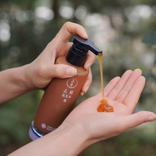 【甄选】正秀去屑/强韧焕活 洗发水&山茶油滋润发膜 贵州州苗族非遗 苗药洗护  一固二养三护 遵循九道古法工序 九蒸九晒激活 一整瓶都是满满植物精华 商品图5