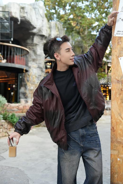 W542574499肌理渐变PU羽绒服 商品图2