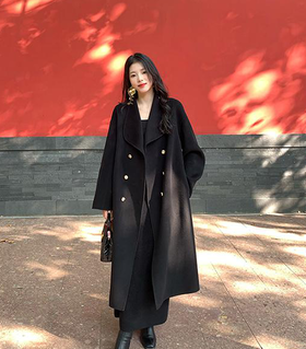 ✨高奢定制品质❗️出门撑场子大衣❗️【AUChris韩剧女主金扣羊毛大衣AUC110503】☺️一看就很贵的那种，🍃版型是慵懒宽松气质的，百搭不挑人！