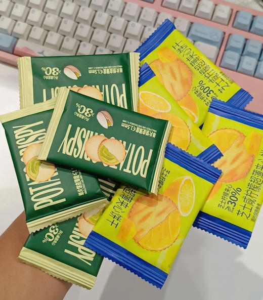 新口味碰撞❗️「甜原柿吉 薄脆夹心饼干 双口味」咸柠芝士➕开心果酱😋1.5mm薄的薯香小饼🍪酥酥薄脆 内馅丝滑绵密   🥺入口微甜不腻 夹心口味浓郁 商品图8