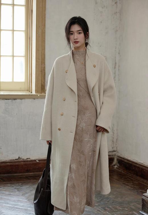 ✨高奢定制品质❗️出门撑场子大衣❗️【AUChris韩剧女主金扣羊毛大衣AUC110503】☺️一看就很贵的那种，🍃版型是慵懒宽松气质的，百搭不挑人！ 商品图1