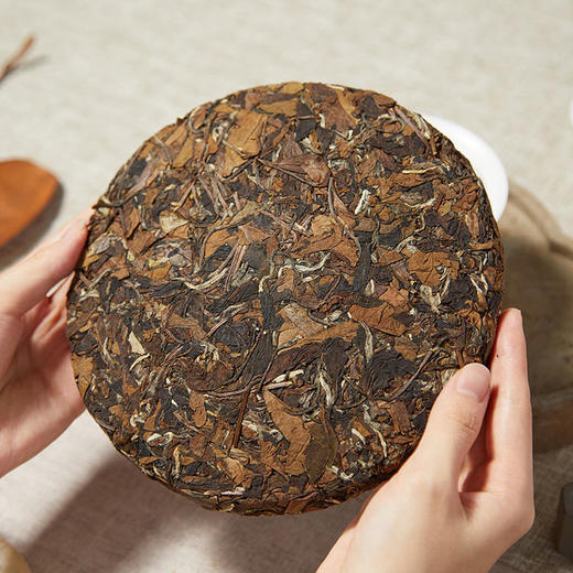 鼎茗荟丨 福鼎高山贡眉饼老白茶 一级 2019年原料 300g 礼盒配手提袋 商品图1