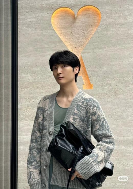 D110752谁穿谁好看百搭不挑人青花瓷渲染开衫毛衣 商品图3