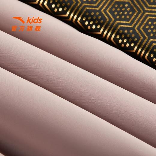 【春上新】【8.8折】8楼安踏儿童火山岩六度芯户外系列女大童羽绒服2025冬新款保暖户外四防羽绒服【灰玫粉】 吊牌价：1099 活动价：967.12 商品图3