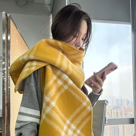 【明星同款❗️黄色格子围巾】经典格纹，织绵均匀细腻，轻薄柔软，不易掉毛，颠覆传统围巾得厚重感，2026冬季新款韩系氛围感保暖格纹围脖秋QQ 商品图1