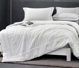 路易卡罗 夏洛莱抗菌羊毛被   200x230cm（5.5斤）