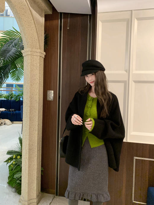 Read Nameless /黑色高货100%骆驼绒双面呢+牛油果绿显白花朵针织衫 2025/11/8 商品图2