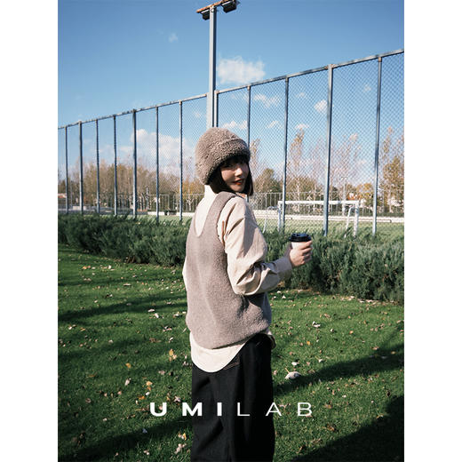 UMILAB｜暮绒*万搭叠穿 羊毛圈圈纱轻盈蓬松U领保暖针织背心M893Y 商品图3
