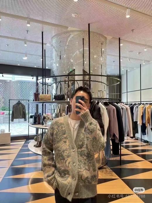 D110752谁穿谁好看百搭不挑人青花瓷渲染开衫毛衣 商品图5