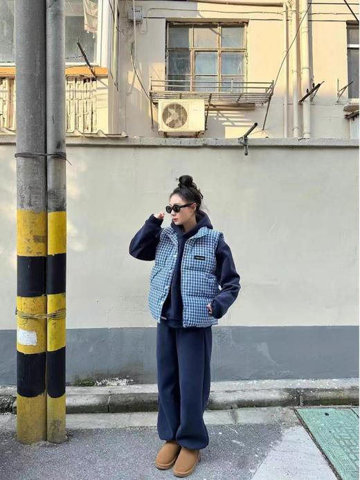 D110713蓝色格纹无袖高领马甲背心棉服男女情侣可穿 商品图4